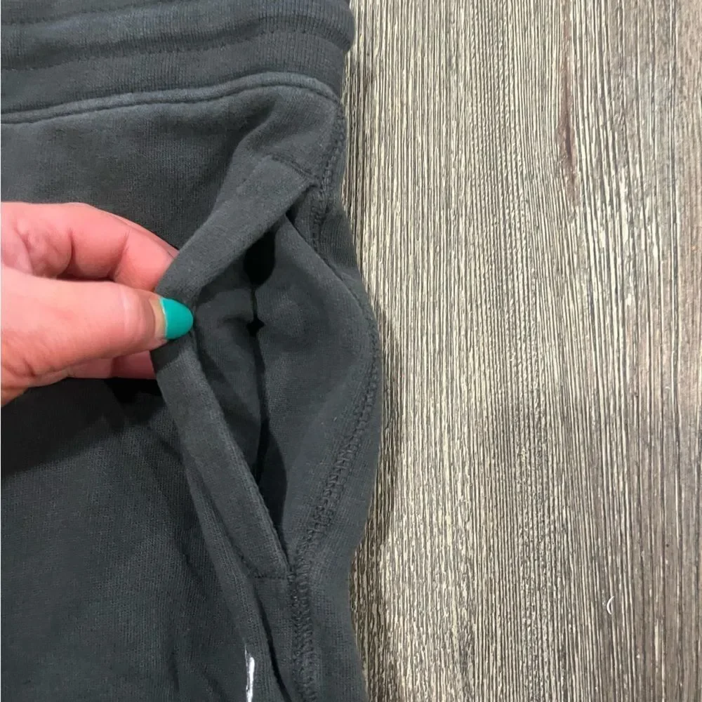American Eagle Outfitters details elastic